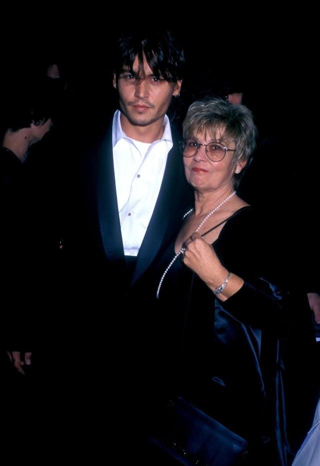 |好莱坞大牌男星们和他们的妈妈在一起的开心、甜蜜的合照