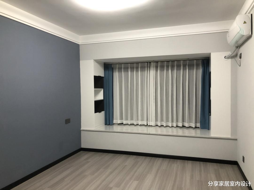 分享家居室内设计|新房保洁做完干净又漂亮，铺贴灰色瓷砖太满意了，电视墙很大气！