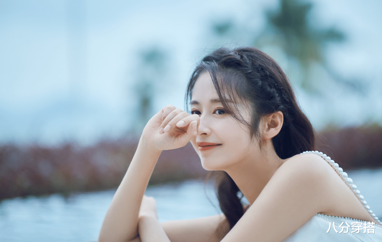 颖儿|颖儿胖了之后美出新高度，一袭白色鱼尾礼服华丽高级，清纯灵动