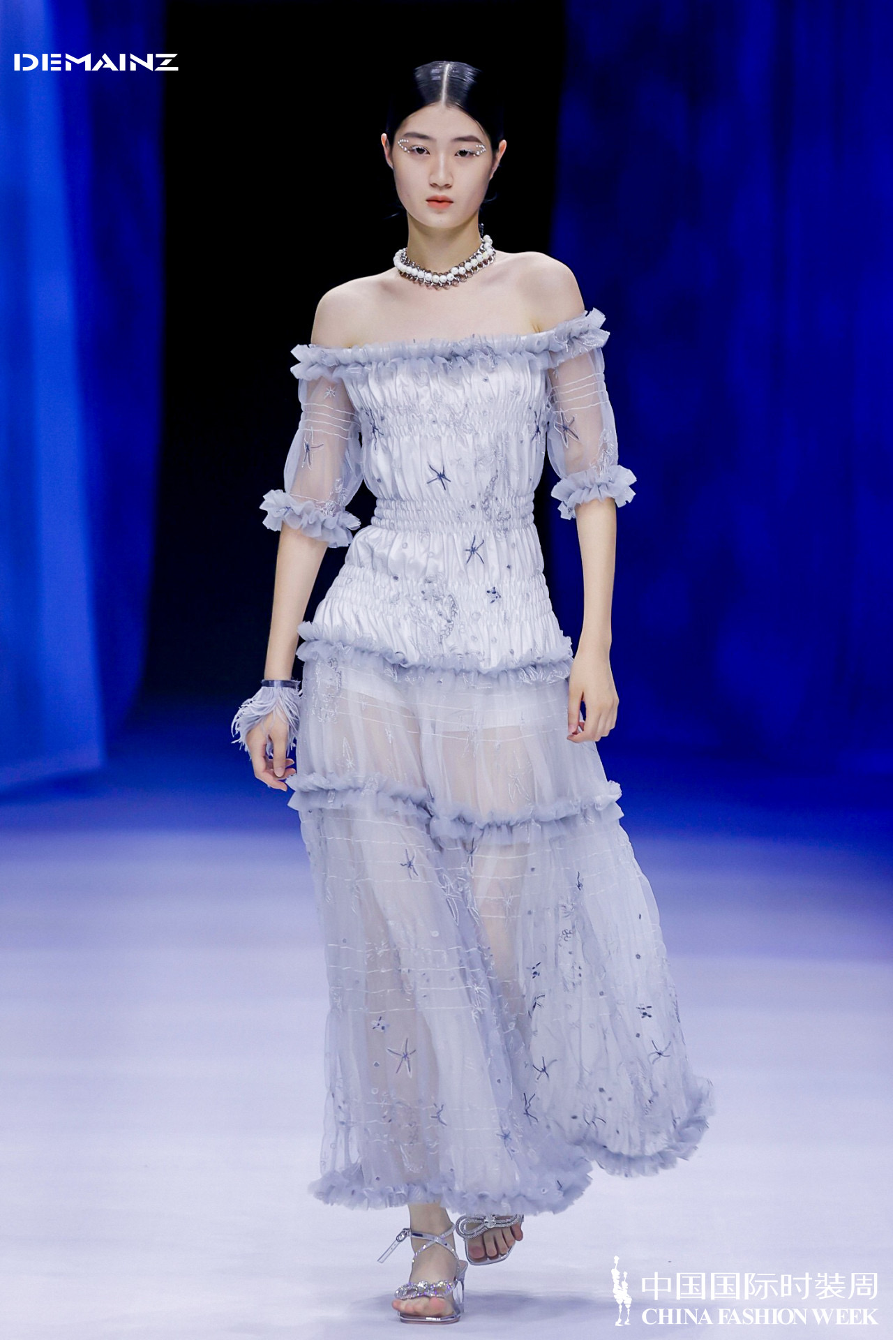 魔都时尚生活|陈志华·DEMAINZ地缦《幻醒》2022春夏时装周圆满发布|尚赋