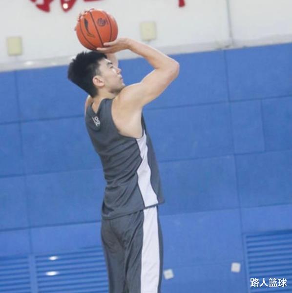 遼寧男籃|遼寧隊備戰(zhàn)訓練忙！韓德君打破謠言，李曉旭狀態(tài)好，楊鳴嚴格督訓