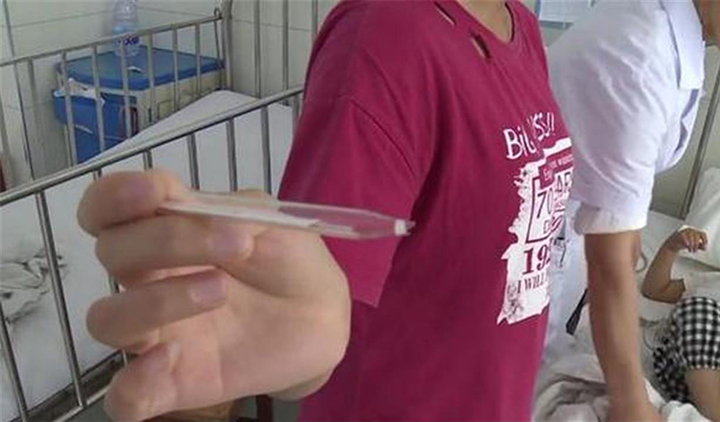 两口育儿|6岁孩子打碎温度计误食水银，宝爸直接喂牛奶，医生：真聪明