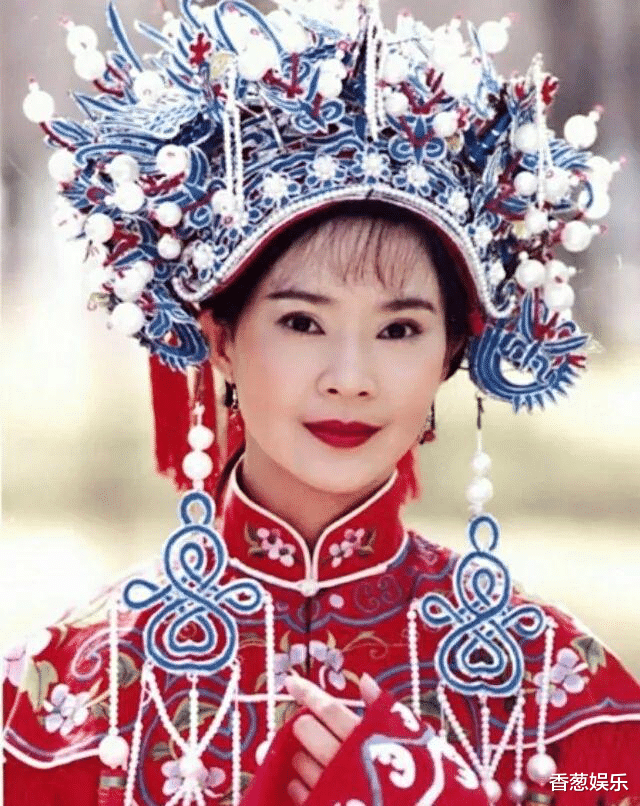 蒋勤勤|嫁衣红妆不是谁都能穿，这9位女星告诉你，啥叫看一眼就想抱回家