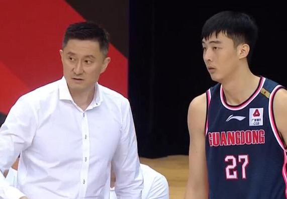 那些你很冒险的梦 杜锋没看错人！两名小将发挥抢眼：张明池16＋3，张皓嘉送7次助攻