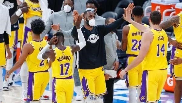 清浅微笑的我|公开招募！重回湖人！佩林卡无脑操作坑惨老詹，你已完成自我救赎