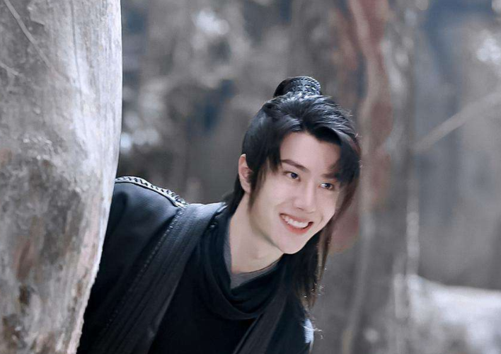 邓丽君|王一博这个生图很优越，身材高挑，小胖脸圆乎乎的很奶气