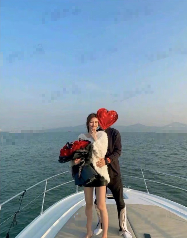 张哲瀚|张哲瀚被曝秘密求婚!女方肤白貌美是模特,两人相恋至少5年