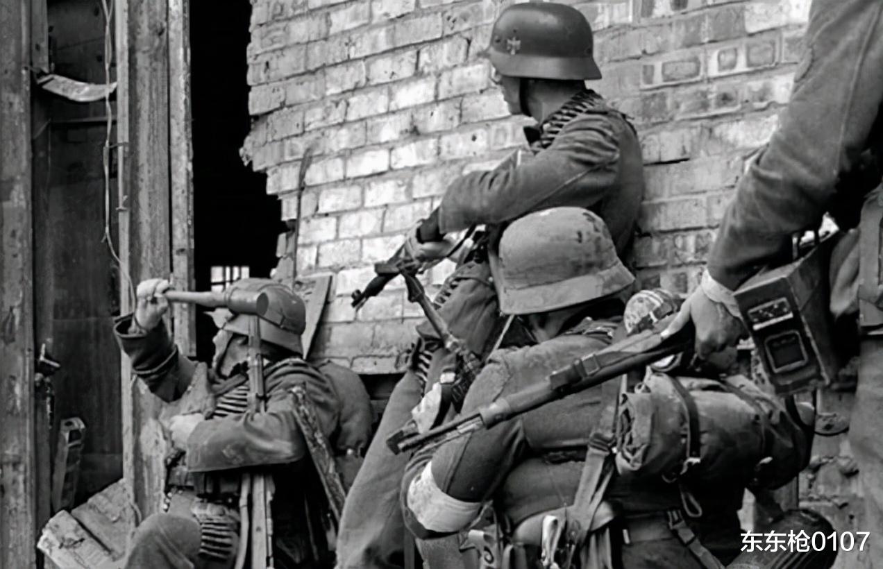 英军|红军逼近斯大林格勒城郊，第6集团军在四个方向上受敌被一劈为二