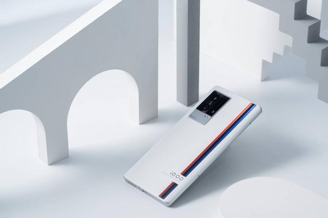 苹果公司|2021年终盘点：国产手机破茧重生，旗舰机上探影像天花板