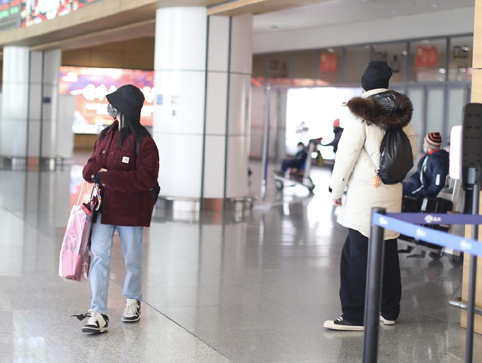 邓超|圣诞节变情人节？孙俪发文吐槽邓超，王大陆和蔡卓宜大方现身机场
