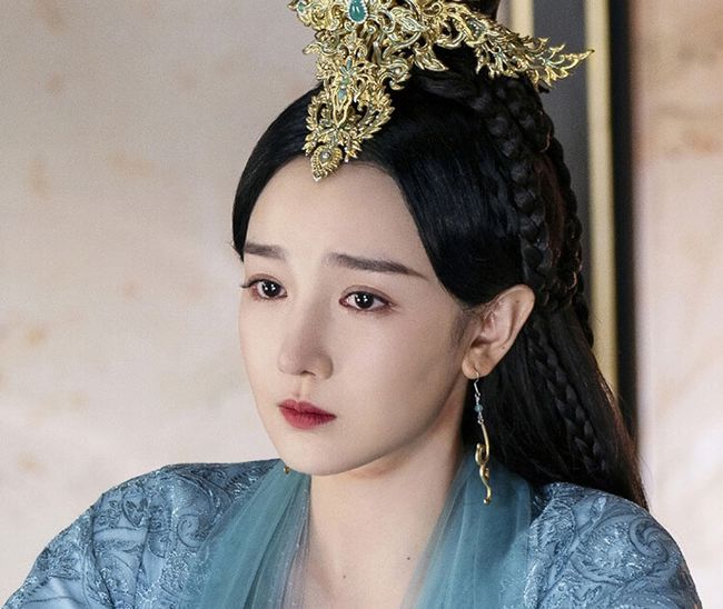 陈小纭|陈小纭回复评论，意外点出“杨幂演戏很尴尬”，遭网友吐槽太绿茶