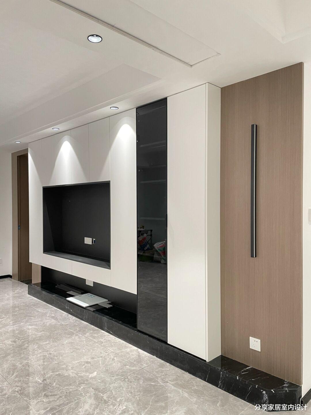 新房装修现代“黑白灰”，协调又好看，悬空电视墙一家人都喜欢！