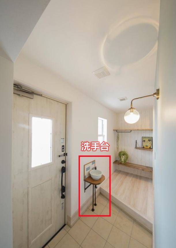 |玄关设计还是日韩到位，直接打造个落尘区，新房住10年也干净如新