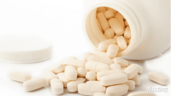 骨质疏松|吃它如吃塑料袋，65岁大爷瘫痪去世，教授：常吃1物等于“自残”