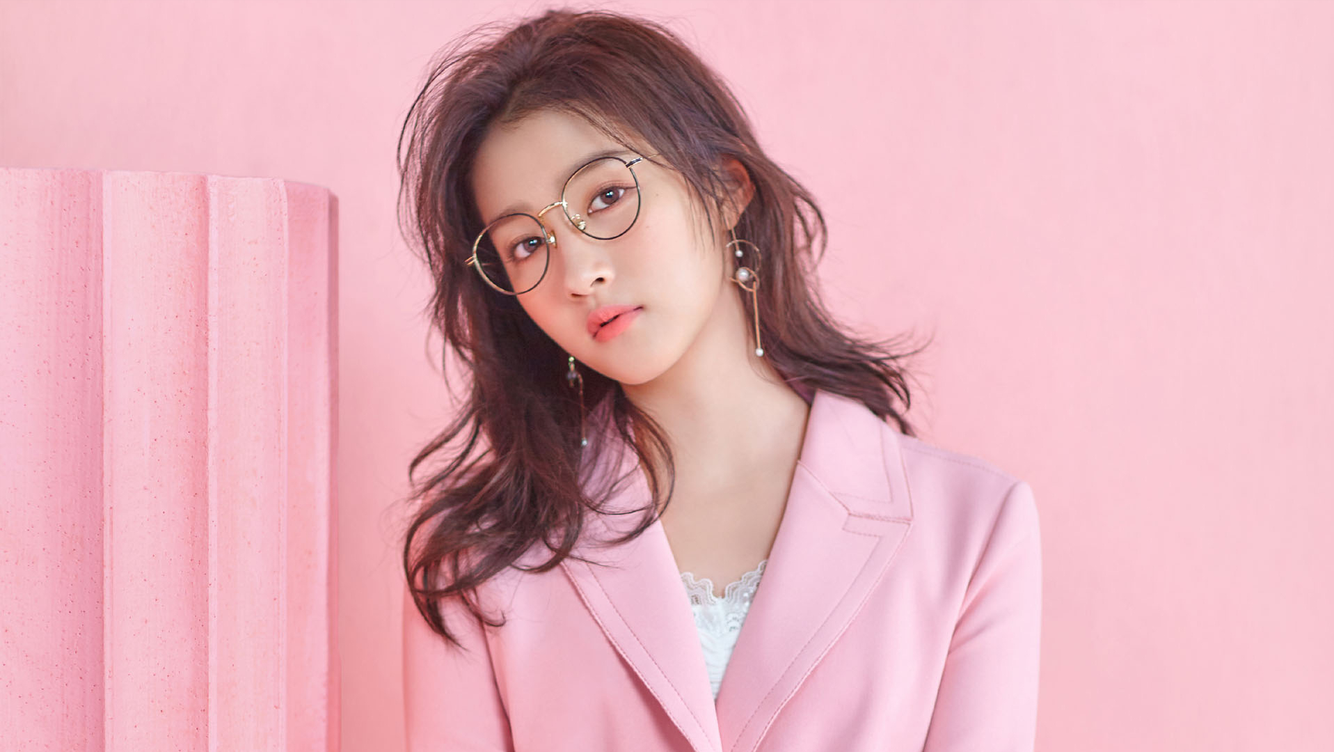 粉色|女星穿上粉色礼服后，有的甜美有的温柔，哪一位是你的白月光？