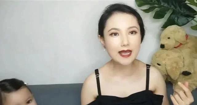 低耗趣说 为炒作能多狠？29岁海归女带混血娃征婚：身高180年薪50万