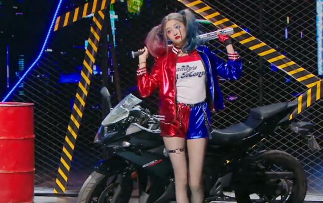 关晓彤|关晓彤cos小丑女，谁留意她肚子上的痕迹，终于明白了鹿晗的眼光