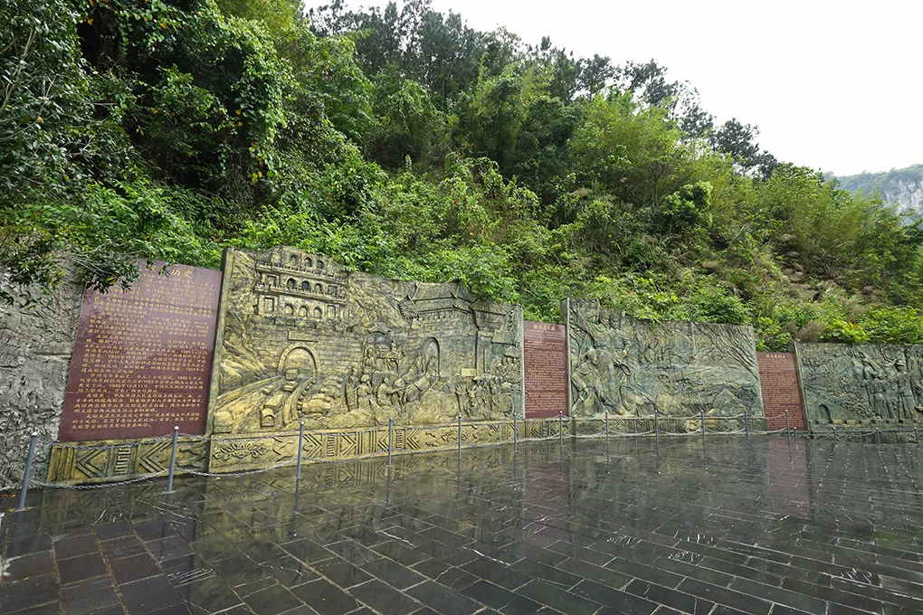 新广西 据说这是国内最美的景观公路之一,沿着它走,可以到达“秘境桃花源”