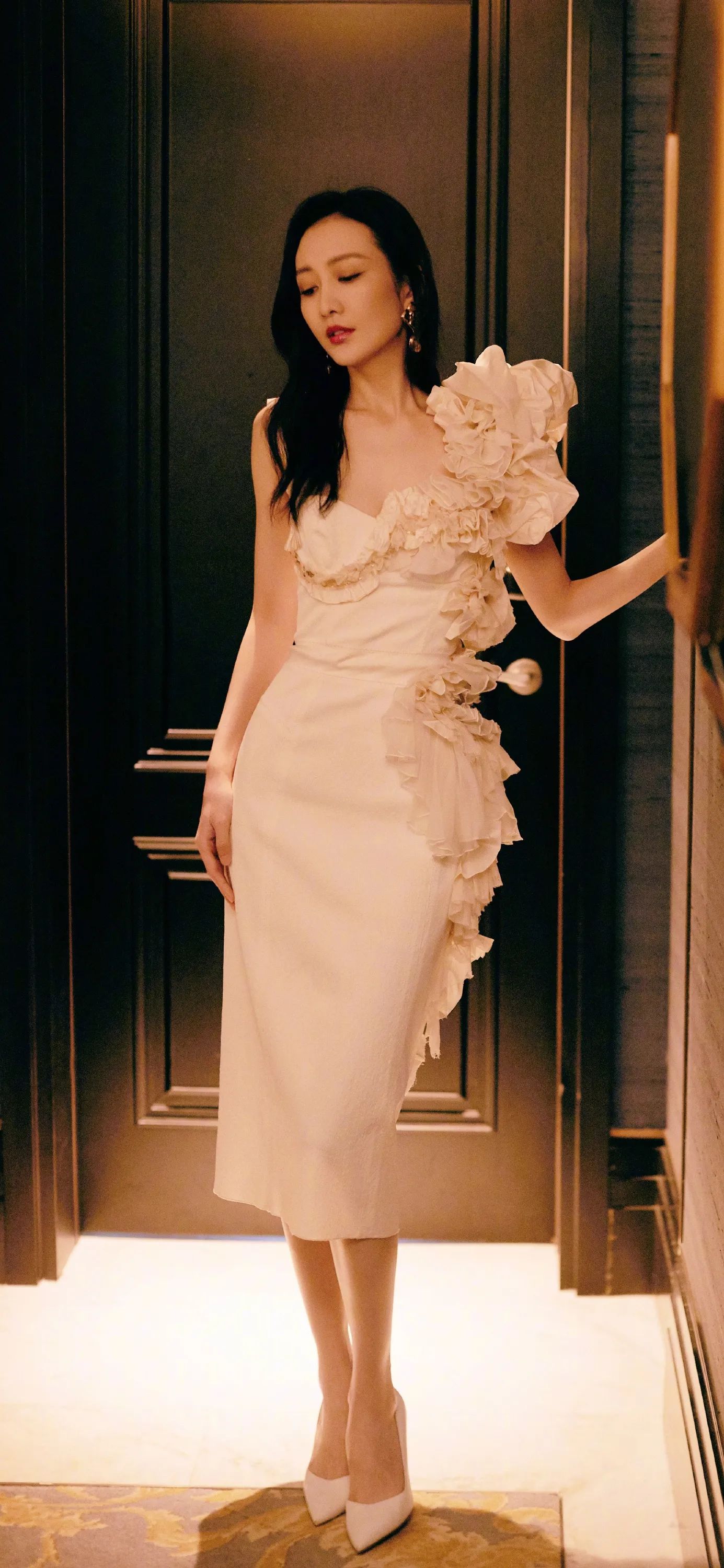 王鸥|王鸥，身材丰满性感，高清写真壁纸，好想娶她