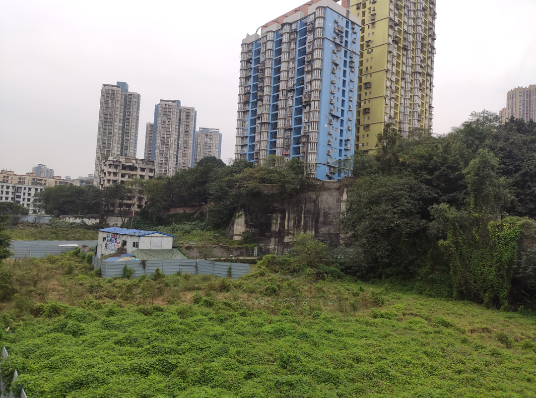 |又一家重庆开发商破产！核心区土地低价甩卖，却无人接盘？