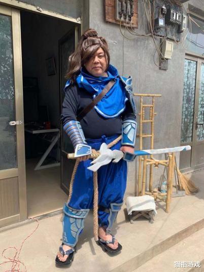 保安|老年coser入场cj，疾风大爷全场最佳，丝毫不怕被保安无情驾走