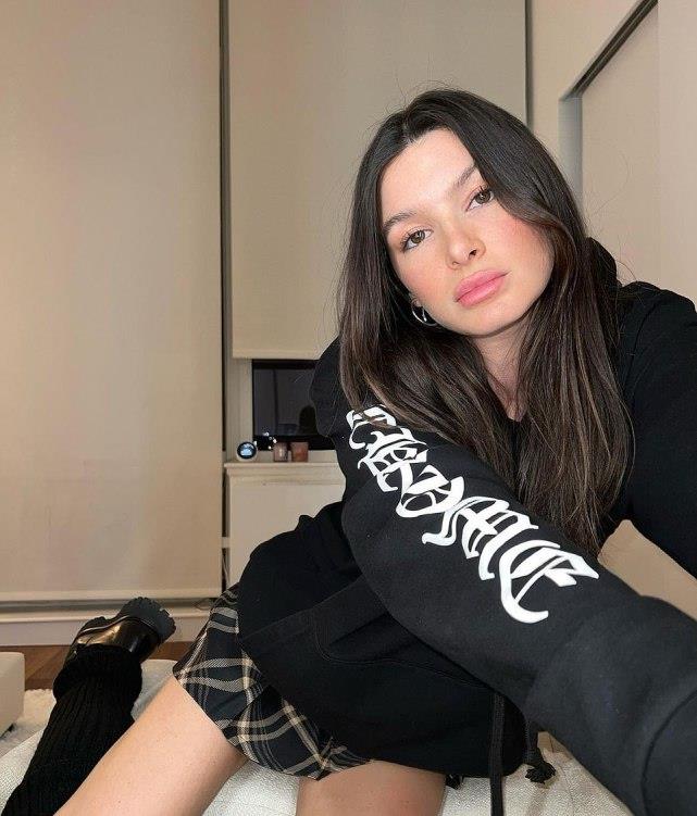 卡戴珊|38岁卡戴珊大姐夫摆脱“伤痛”，出国约会女友，25岁模特撞脸肯豆