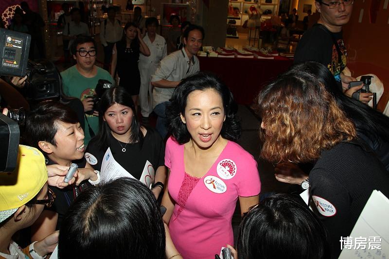 朱玲玲|朱玲玲改嫁给罗康瑞，霍启刚反而成大赢家，将再获得百亿资产