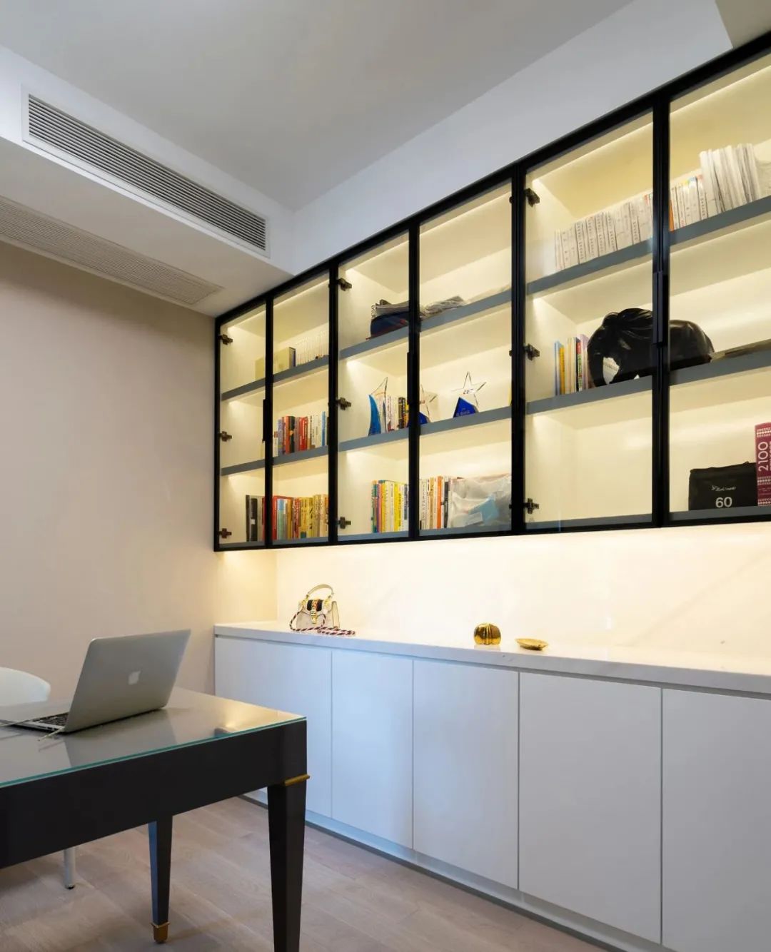 200m2轻美式之家:灰白质感+宝藏细节,满分又高能!