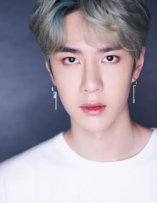 王一博|王一博颜值也“崩”了？满脸浮肿皮肤粗糙，离开滤镜连路人都不如