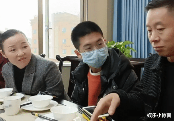 人贩子|孙卓买家年轻照曝光,穿着不错打扮时尚,两口子看着不像人贩子