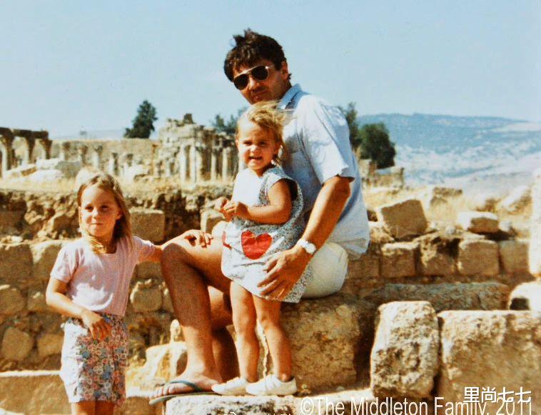 美丽的他|凯特最新全家福！路易大变样太像舅舅，夏洛特身姿挺拔乔治好拘谨