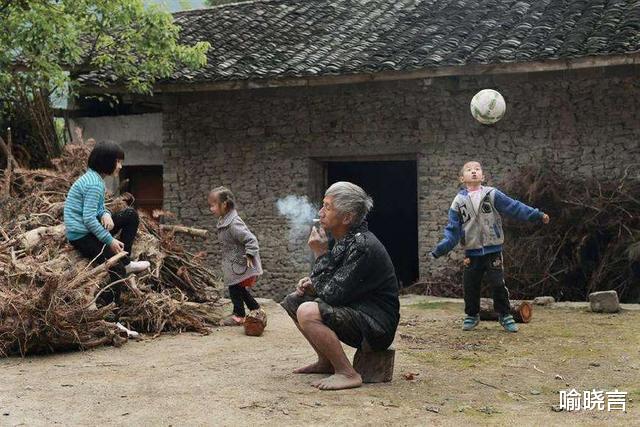 喻晓言|老伴住院，我让闺女付住院费。女儿却说：谁花了你的钱，你就找谁