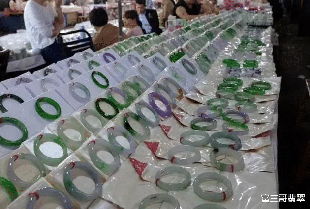 绿松石|购买翡翠时,最能欺骗你眼睛的几种小手段!不留意就会上当!