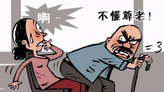 南京某超市一姑娘跑一条街抓住偷菜大妈:我要再胖点都追不到你