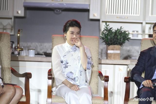 Ainee小屋|郭晶晶罕见穿汉服，古风打扮看着好温柔，身材胖点但显得挺可爱