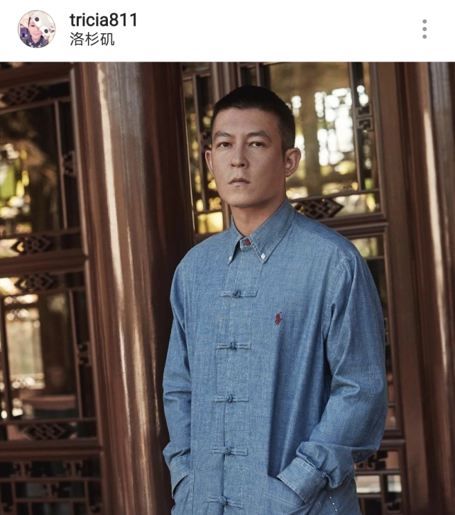 陈冠希|陈冠希邀请爸爸为自家服装拍广告，陈父头发黝黑，精神矍铄仍年轻