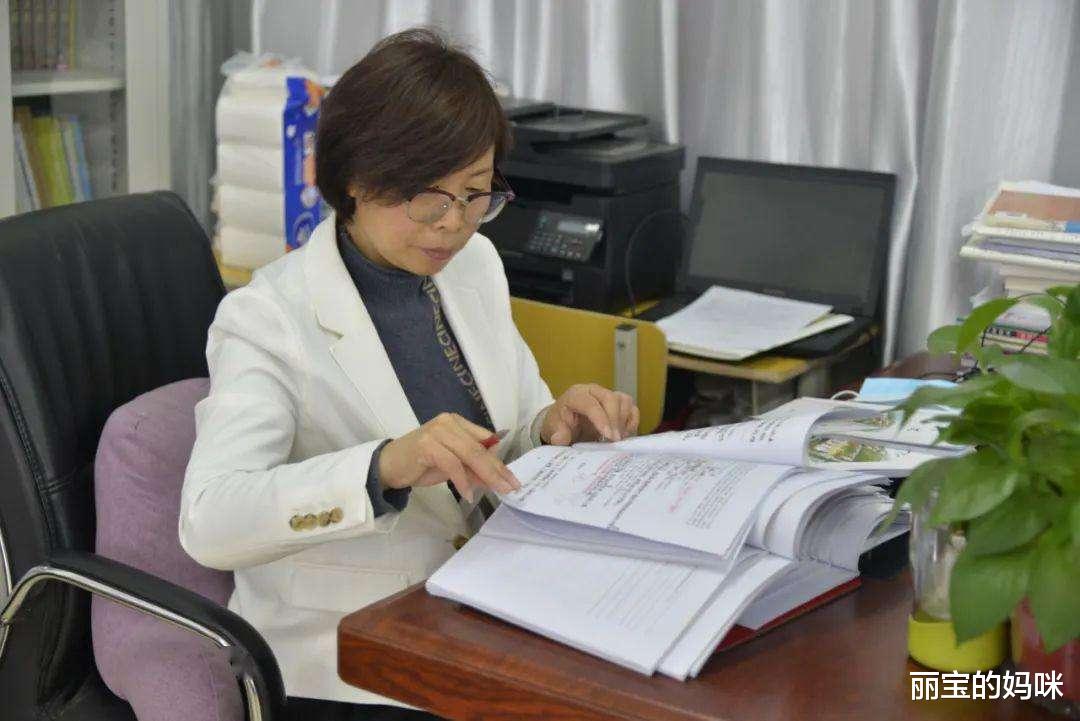 教师|教师岗的寒暑假或被取消？老师们听了开心不已，家长听了却挺发愁