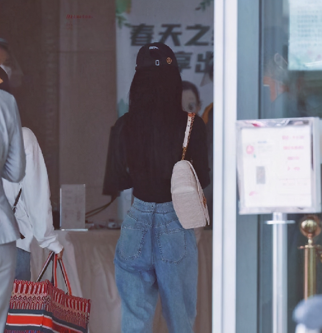 赵丽颖|赵丽颖不愿冯绍峰背黑锅，主动交代离婚内幕，冯绍峰被冤枉了？