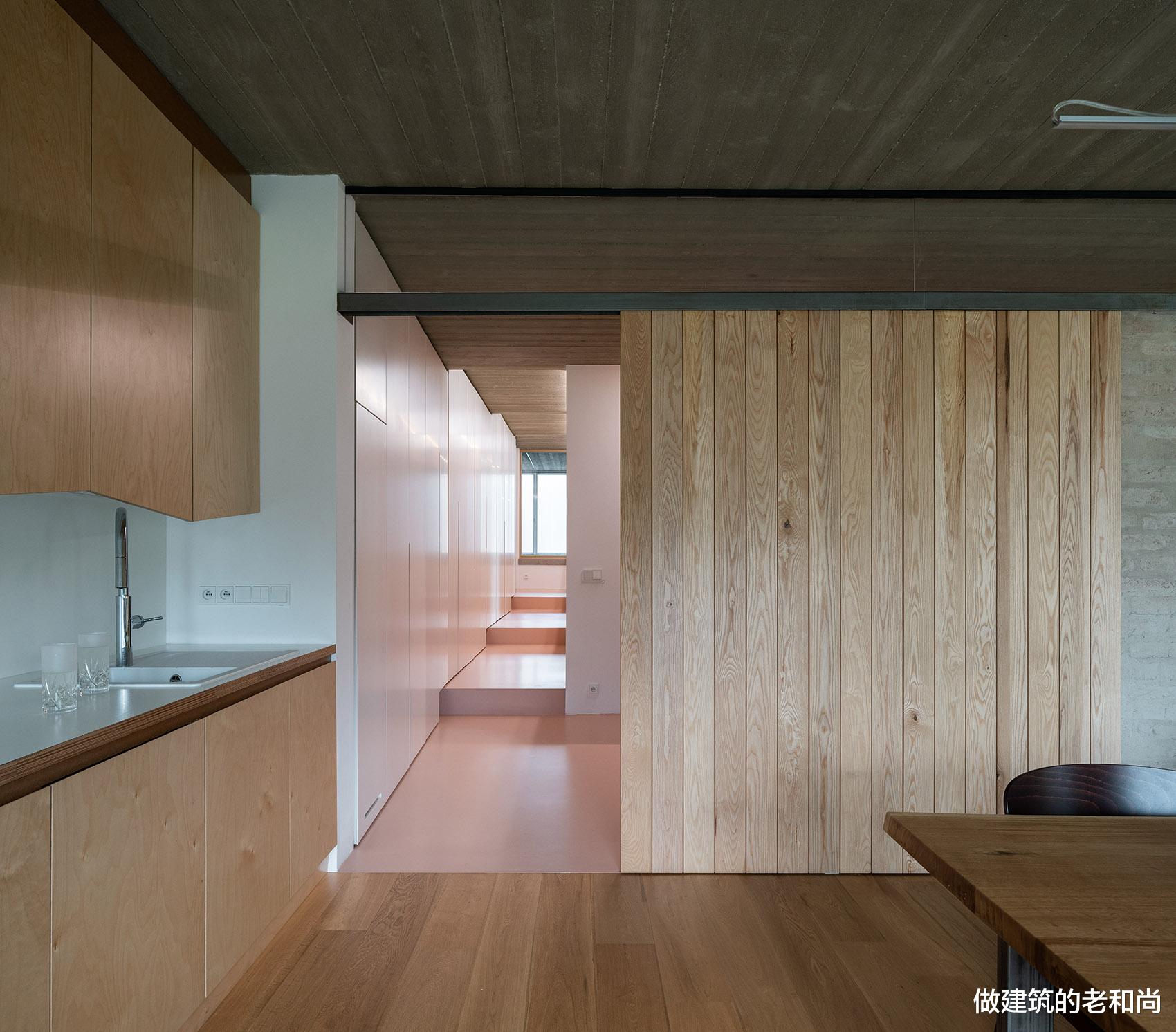 做建筑的老和尚 拆除两层联排住宅后，新建单层花园式住宅，生活空间生机勃勃