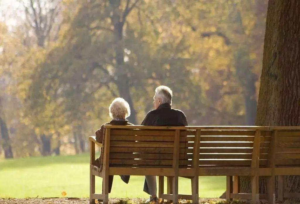 衰老|为什么很多老人，过了70岁没几年就去世了？原因有3点