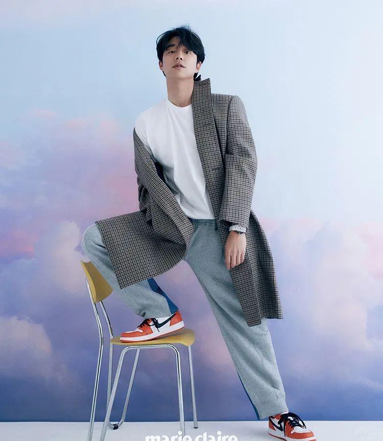 育邻人|组图：“不老男神”孔刘秋季杂志大片，温柔成熟笑容迷人