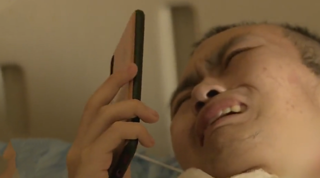 四叶草海之恋|半边身体被烧焦!湖南女子遗弃小儿子逼大儿子救治:我走投无路了