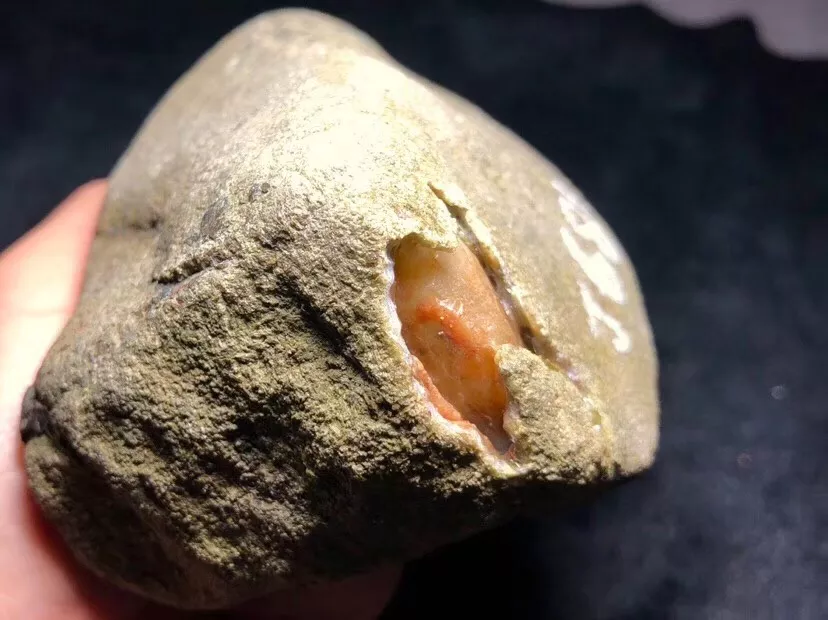 翡翠|2000买的原石，开出红黄相交的翡翠，还有手镯和大牌！