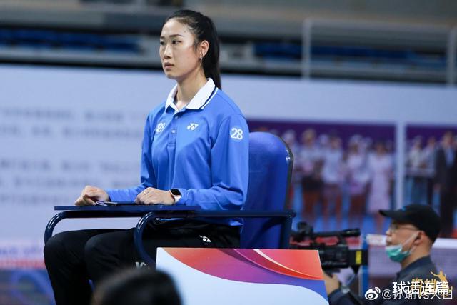 孙瑜|英姿飒爽！国羽女神重执球拍风采依旧，曾因伤病原因巅峰退役