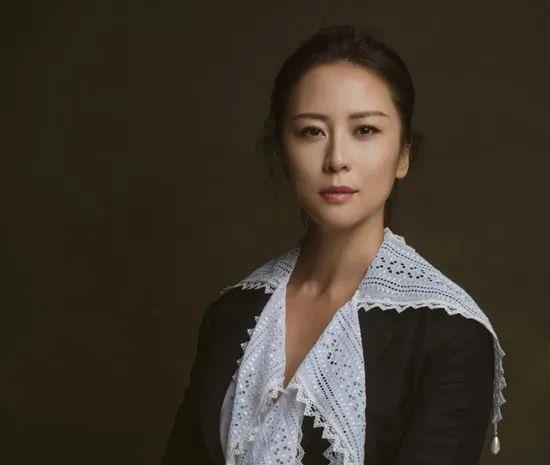 吴洪娜聊说育儿|北京美女学霸任英国名校终身教授,长得很美,但说话却“很臭”