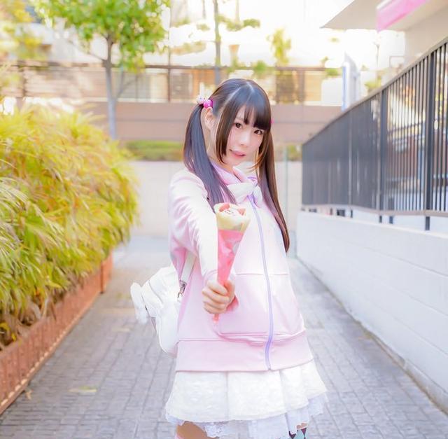 连衣裙|长着一张“娃娃脸”类型你,别再穿大面积有公主风的单品,太装嫩