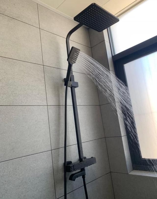 不管有钱没钱，卫生间别装“这3样”！瞧人家这样搞，实用有档次