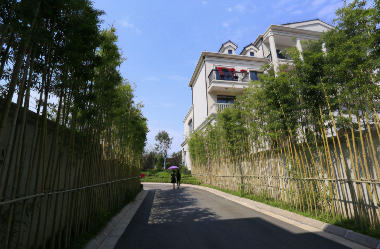 十万个家居为什么|参观朱婷如今住的豪宅,坐落乡村气派豪华,她的努力终于获得回报