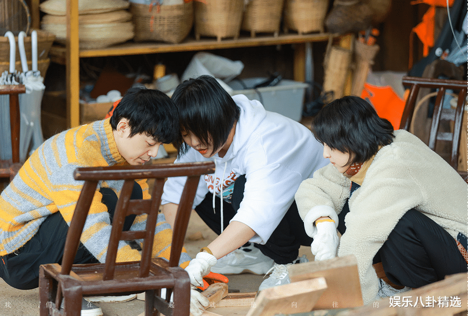 张艺兴|《向往5》导演担心请不到的嘉宾，却被张艺兴几句微信给轻松搞定