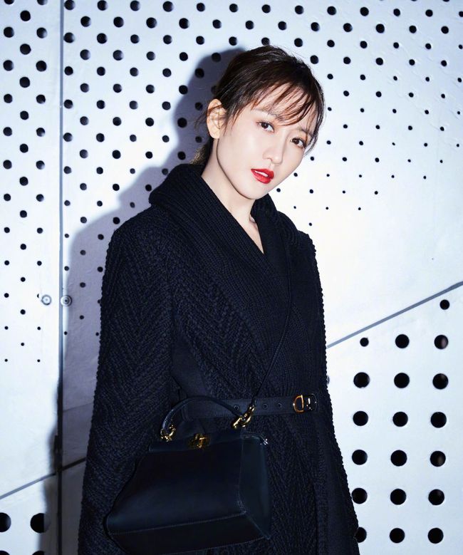 王鸥|王鸥何九华恋情坐实？用情侣手机壳明目张胆，互刻对方名字拼音